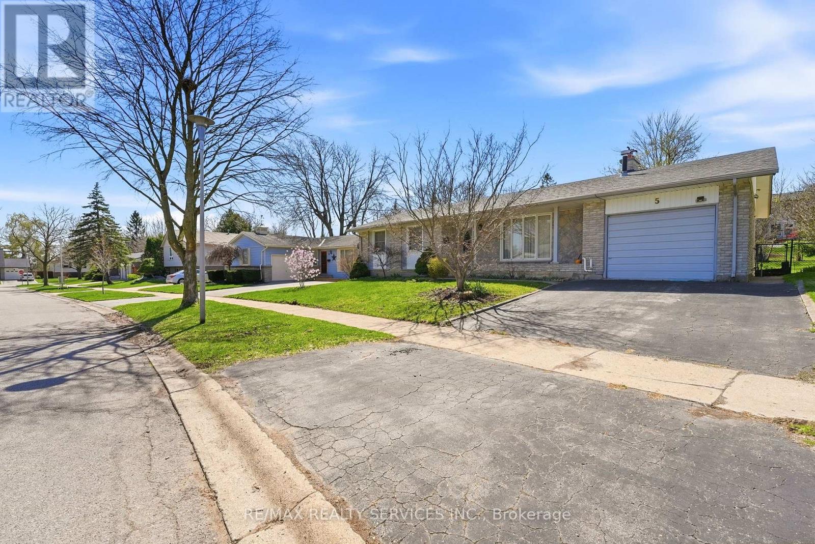 5 Chaucer Road, London South, Ontario  N6K 1V2 - Photo 2 - X13015768