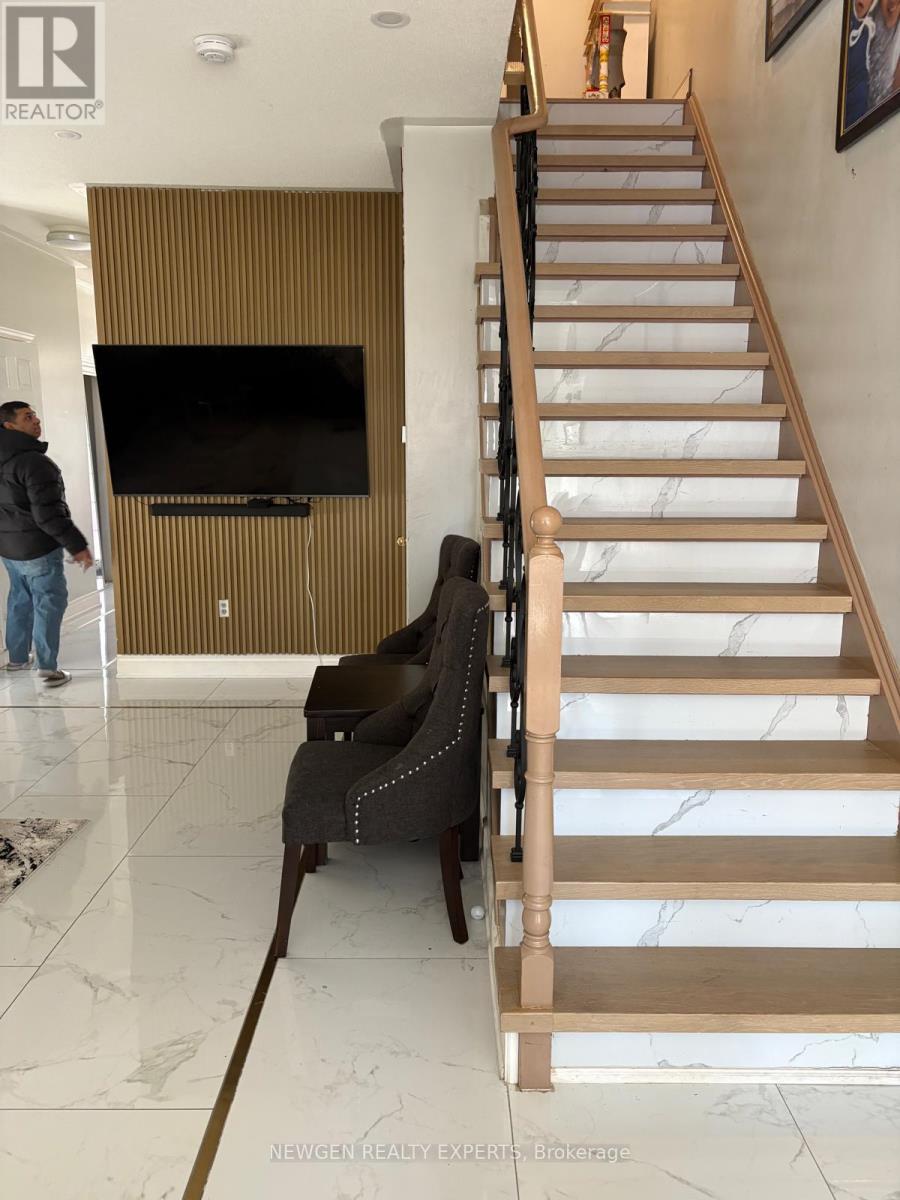 22 Frenchpark Circle, Brampton, Ontario  L6X 0Y5 - Photo 10 - W13012940