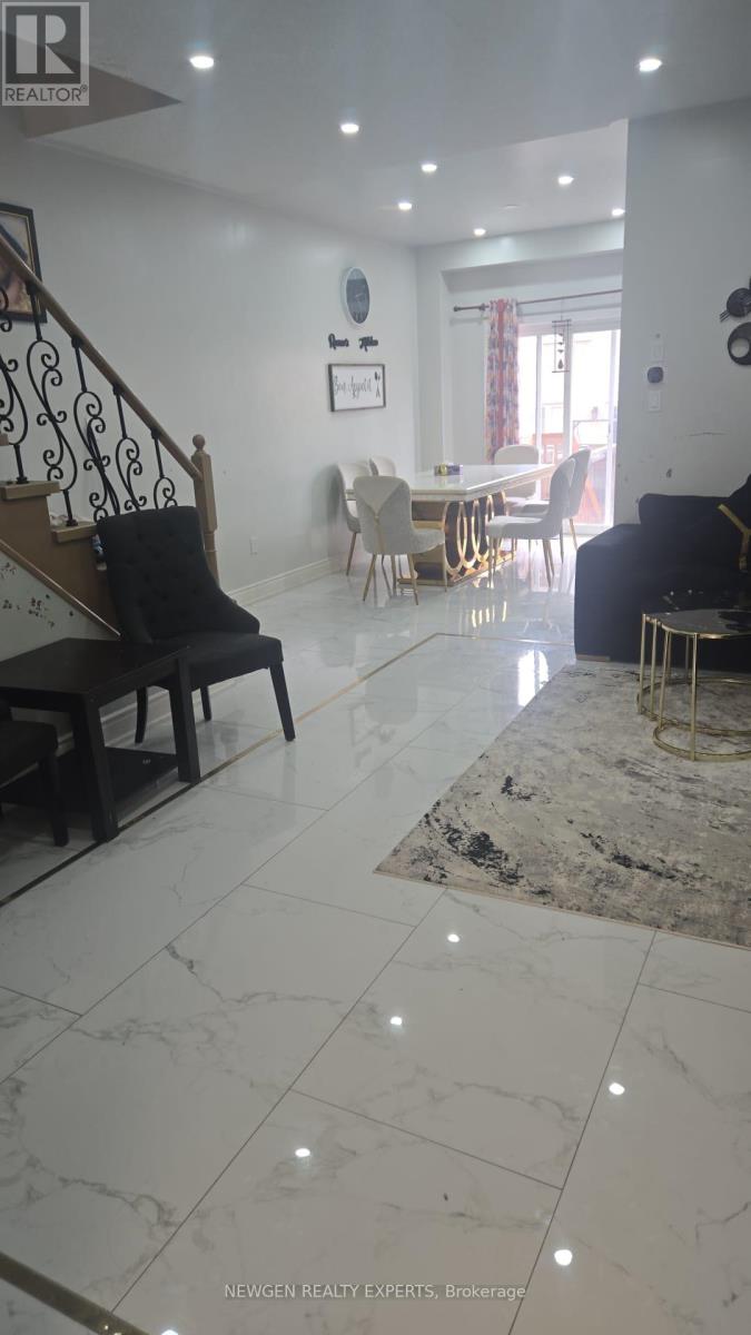 22 Frenchpark Circle, Brampton, Ontario  L6X 0Y5 - Photo 7 - W13012940