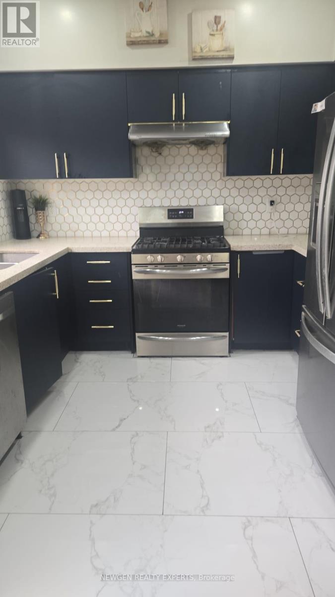 22 Frenchpark Circle, Brampton, Ontario  L6X 0Y5 - Photo 4 - W13012940