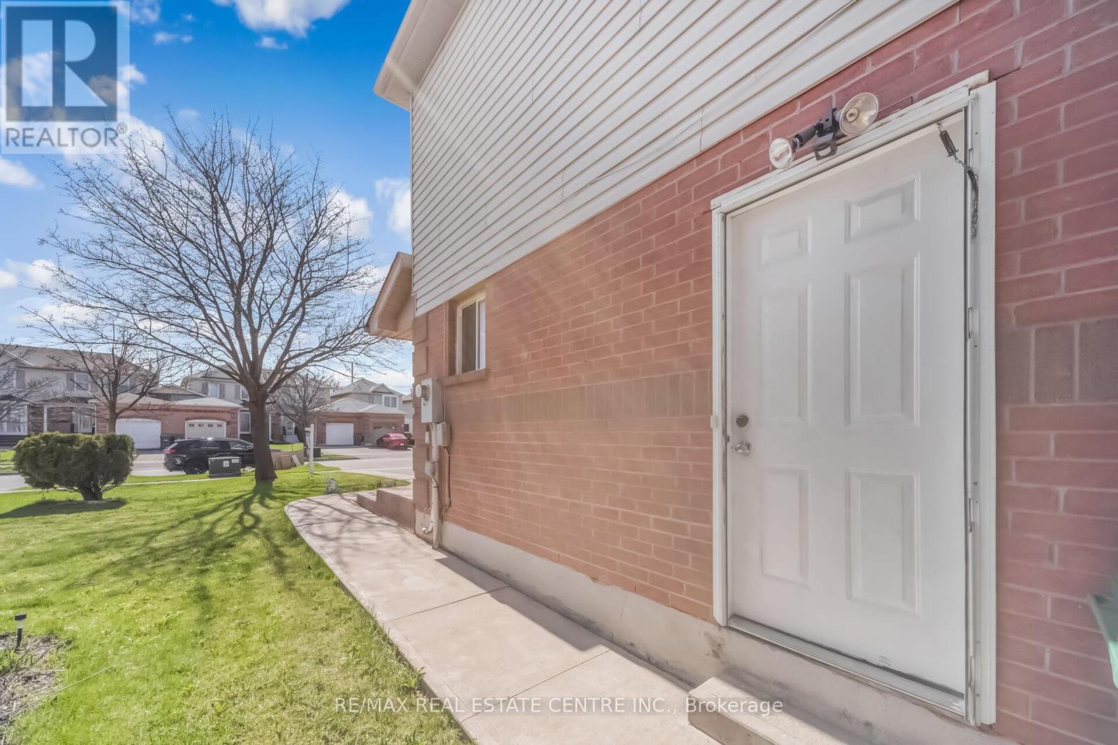 87 Timberlane Drive E, Brampton, Ontario  L6Y 4V7 - Photo 36 - W13015660