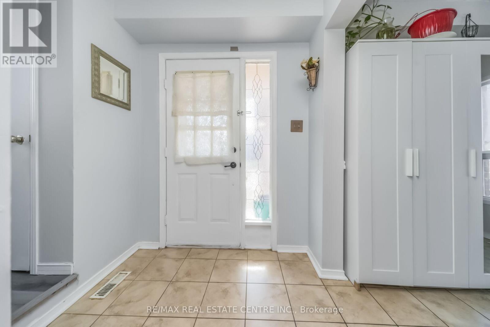 87 Timberlane Drive E, Brampton, Ontario  L6Y 4V7 - Photo 9 - W13015660