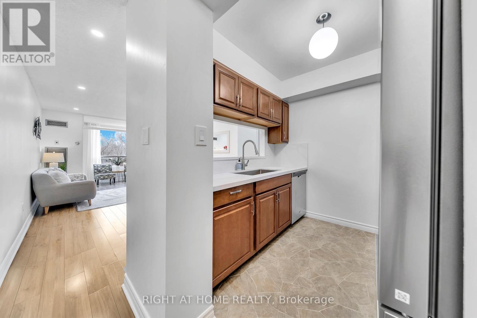 102 - 3 Hickory Tree Road, Toronto, Ontario  M9N 3W5 - Photo 6 - W13015694