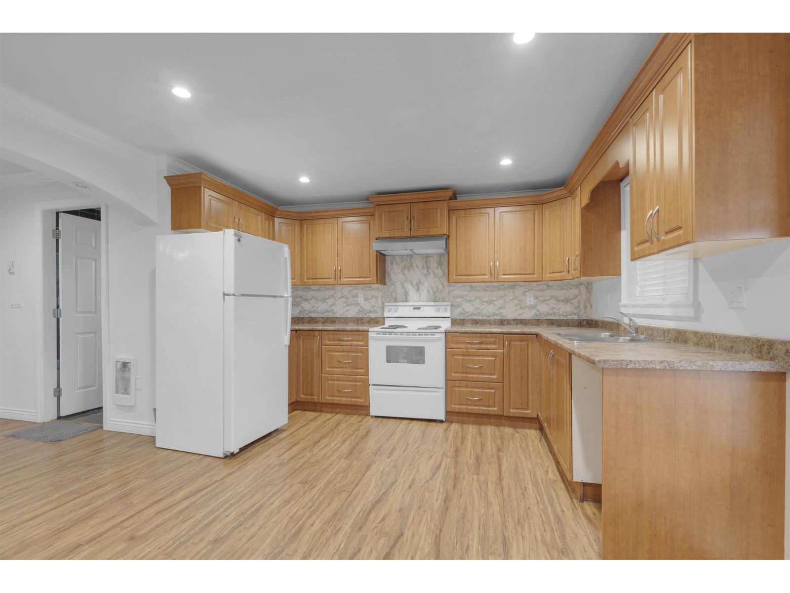 14296 90a Avenue, Surrey, British Columbia  V3V 7X9 - Photo 10 - R3111947