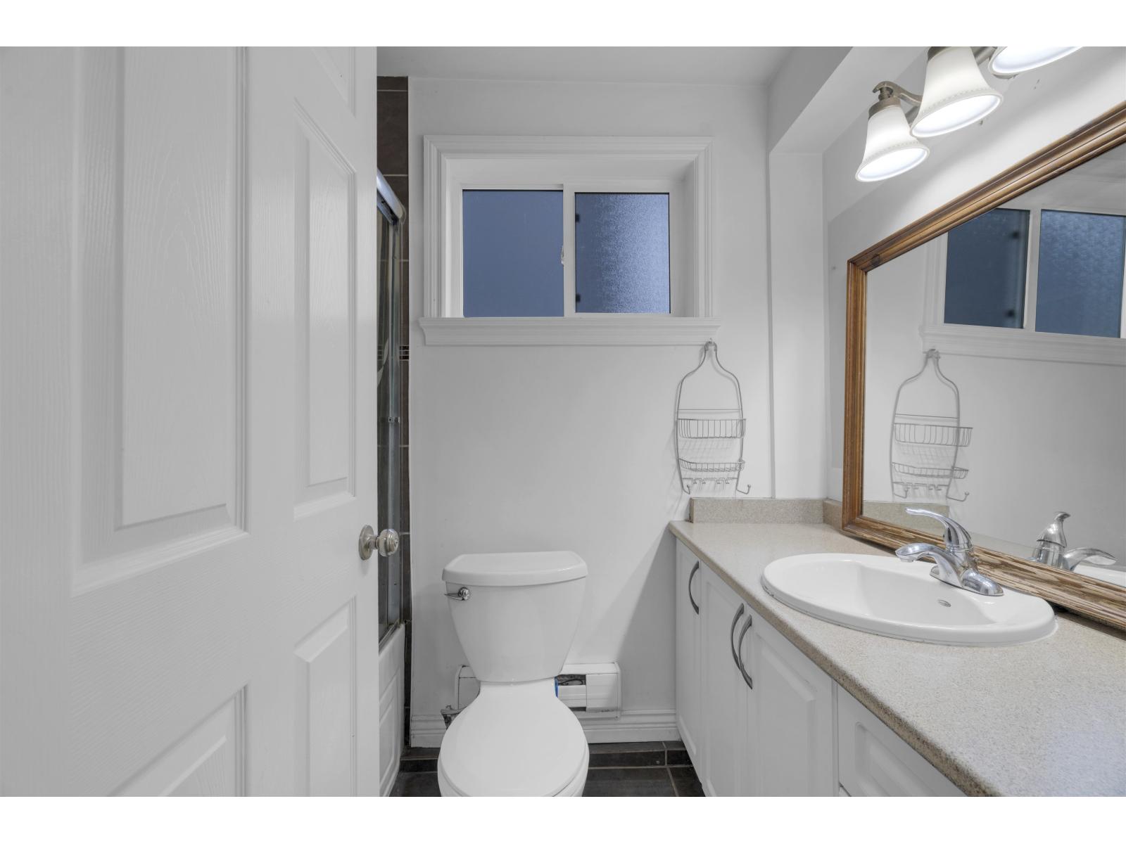 14296 90a Avenue, Surrey, British Columbia  V3V 7X9 - Photo 11 - R3111947