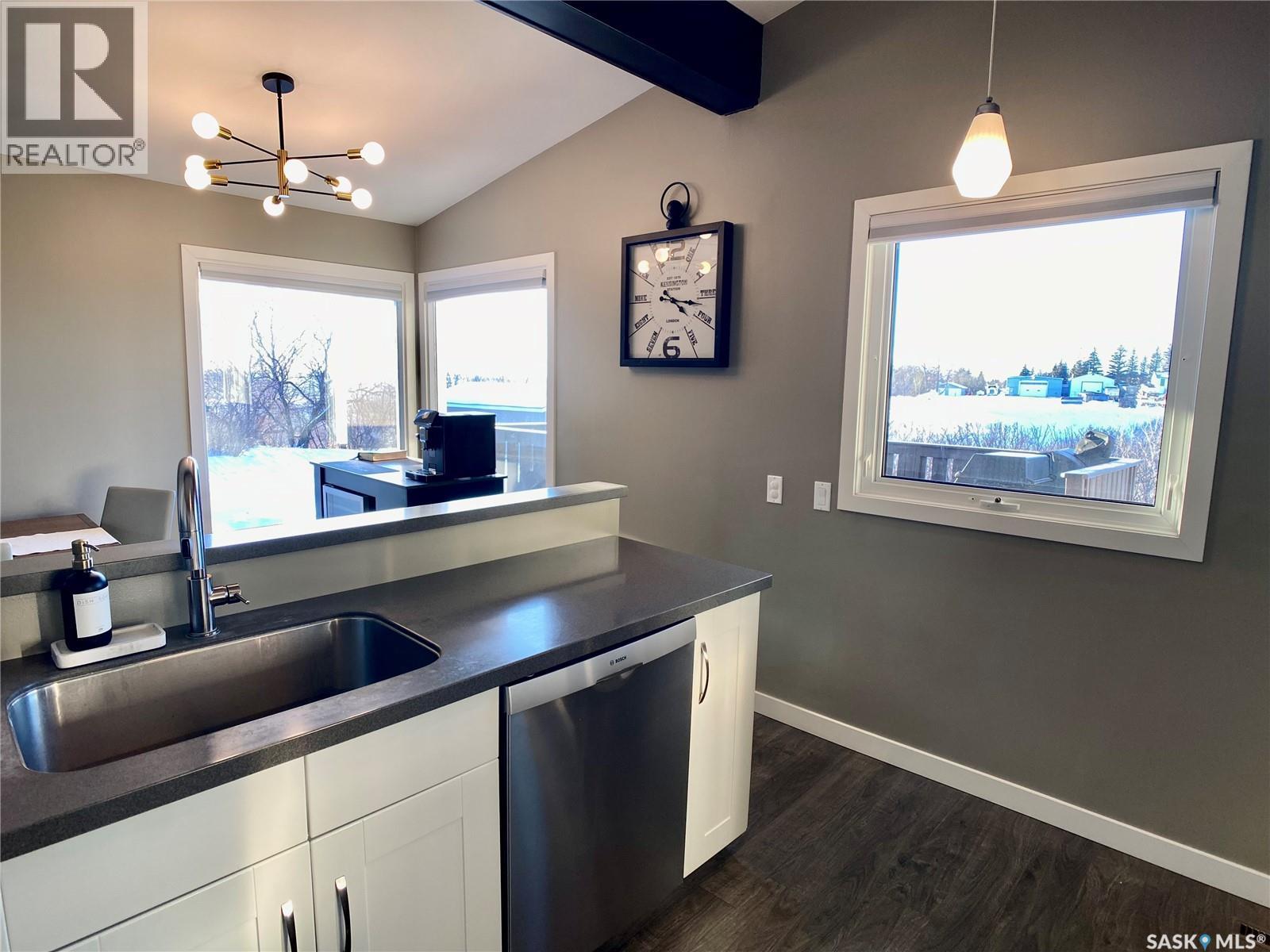 91 Moir Drive, Oxbow, Saskatchewan  S0C 2B0 - Photo 11 - SK029313