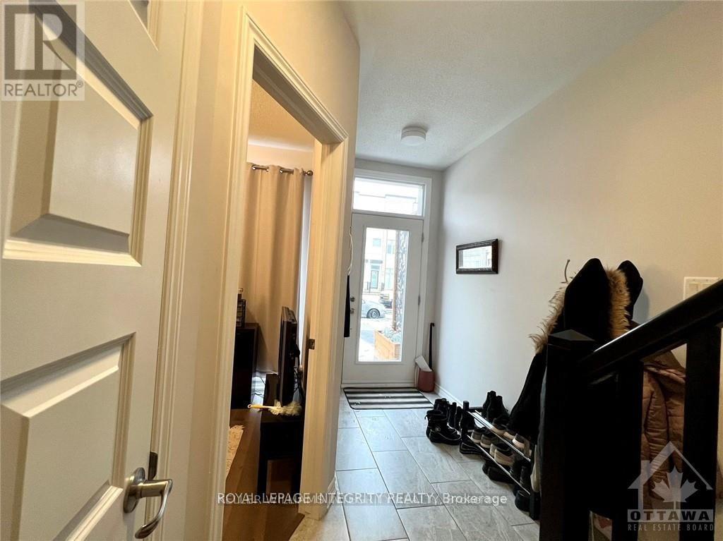 917 Moses Tennisco Street, Ottawa, Ontario  K1K 5A8 - Photo 3 - X13015850
