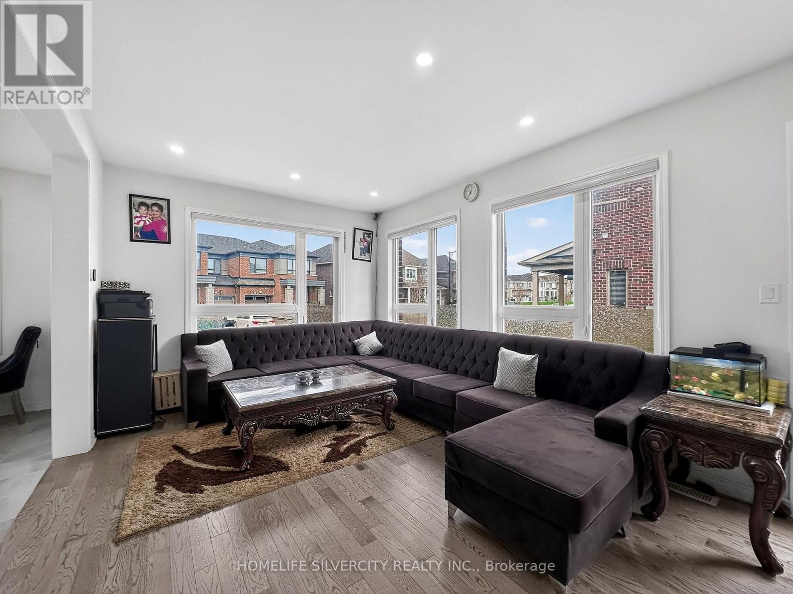 1 Boothill Drive, Brampton, Ontario  L7A 5E5 - Photo 7 - W12991980