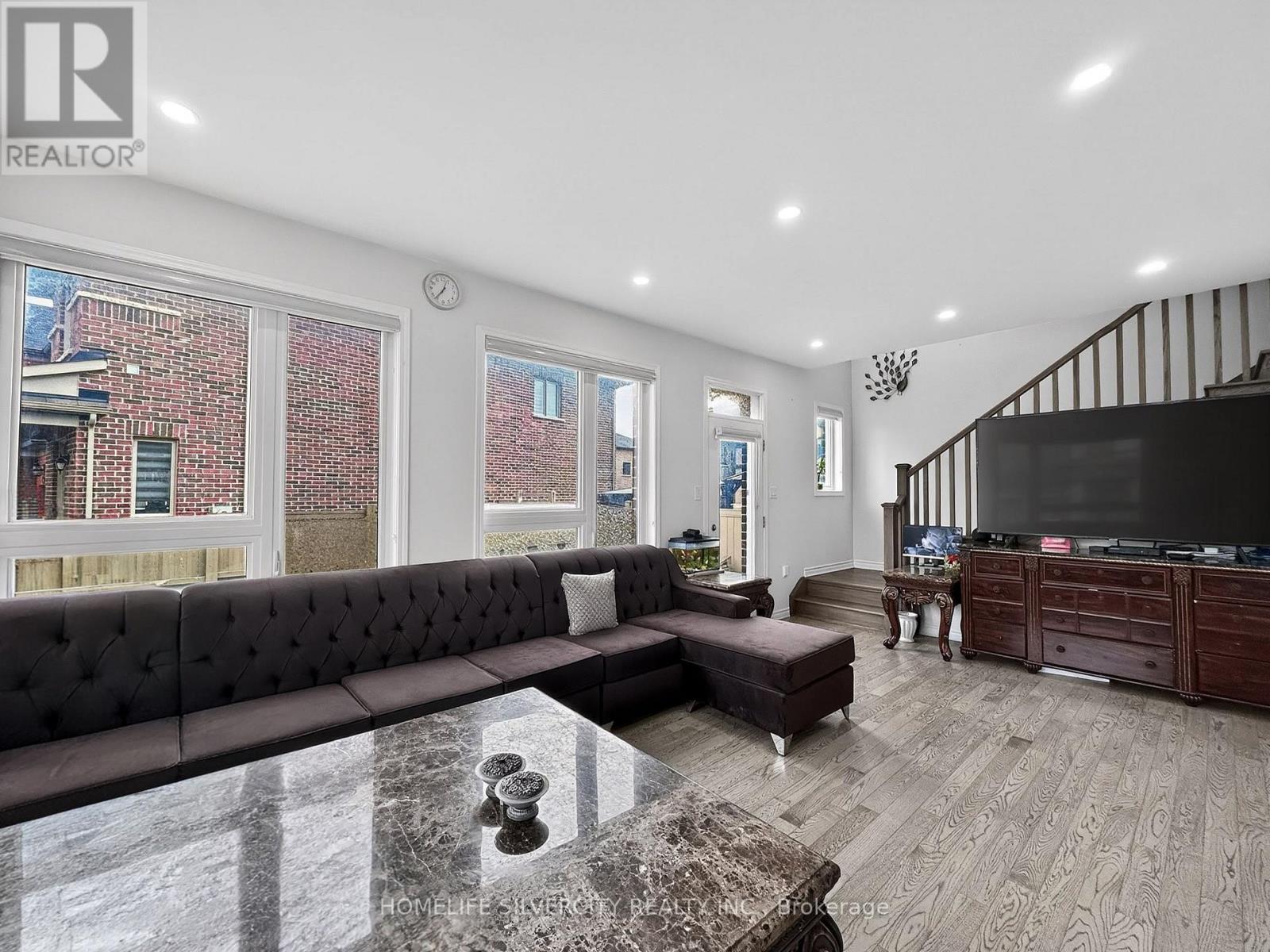 1 Boothill Drive, Brampton, Ontario  L7A 5E5 - Photo 8 - W12991980