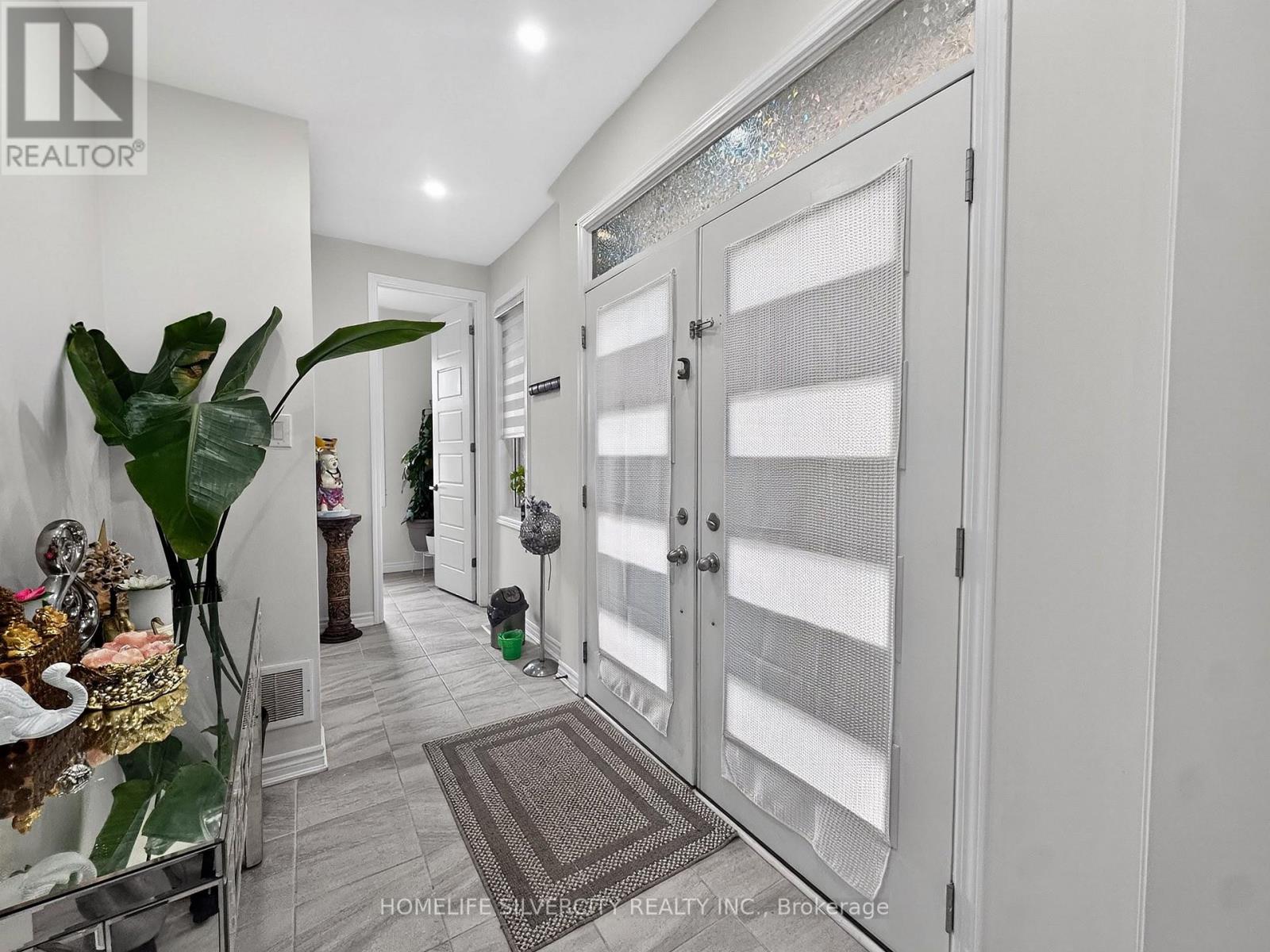 1 Boothill Drive, Brampton, Ontario  L7A 5E5 - Photo 5 - W12991980