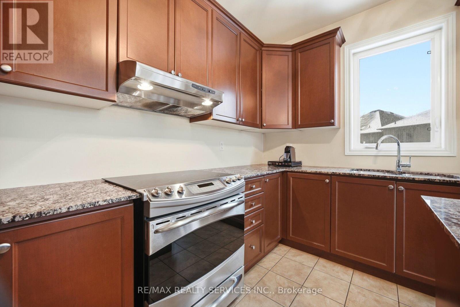 17 Island Grove, Brampton, Ontario  L6X 0W6 - Photo 11 - W12952670