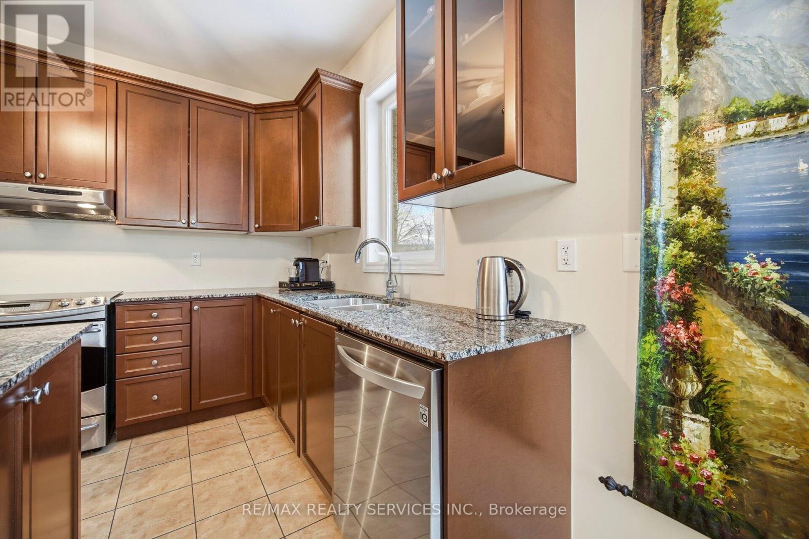 17 Island Grove, Brampton, Ontario  L6X 0W6 - Photo 12 - W12952670