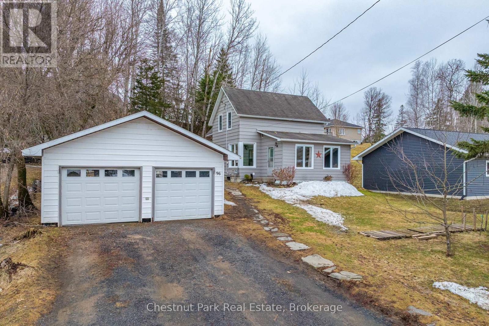 96 JAMES STREET, Burk's Falls, Ontario