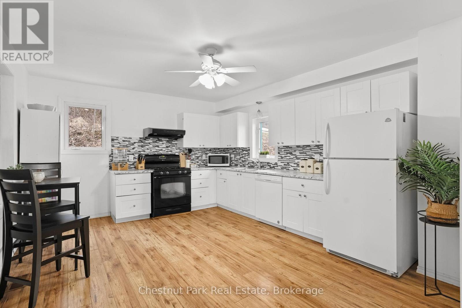 96 James Street, Burk's Falls, Ontario  P0A 1C0 - Photo 11 - X13015834