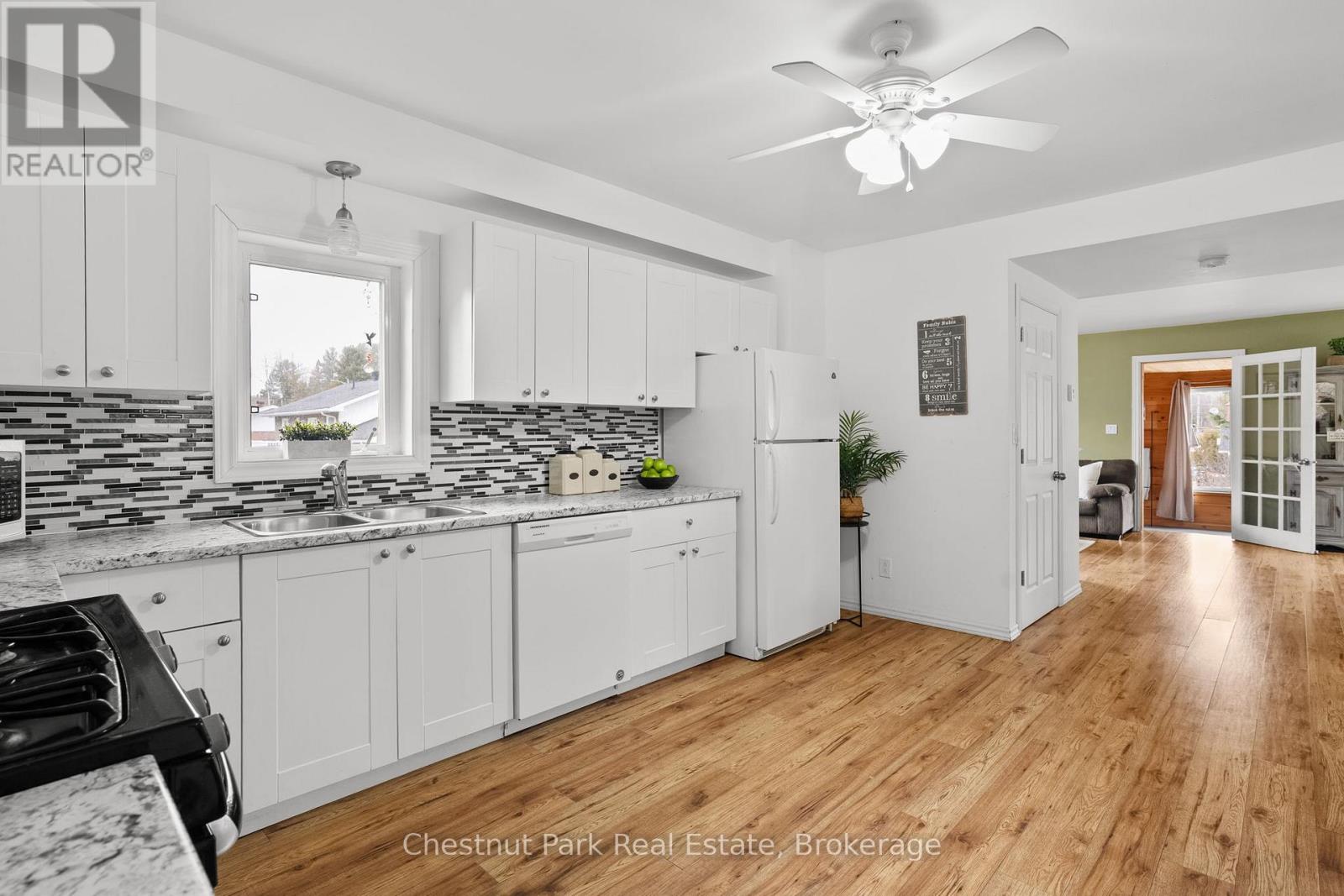 96 James Street, Burk's Falls, Ontario  P0A 1C0 - Photo 13 - X13015834