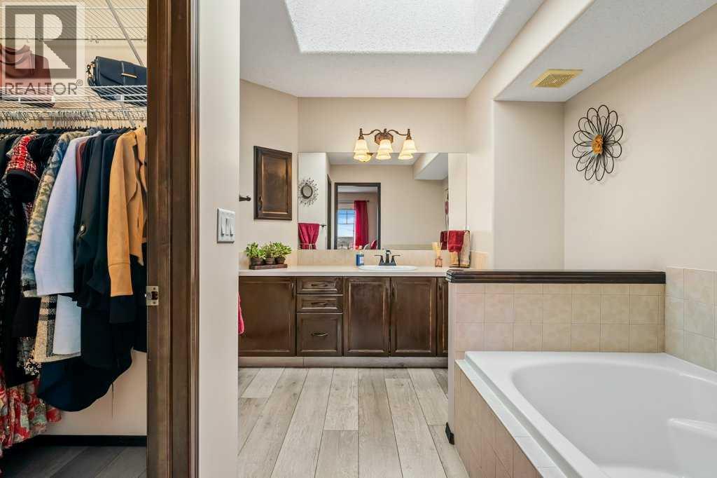 201 Pantego Road Nw, Calgary, Alberta  T3K 0B8 - Photo 34 - A2299691