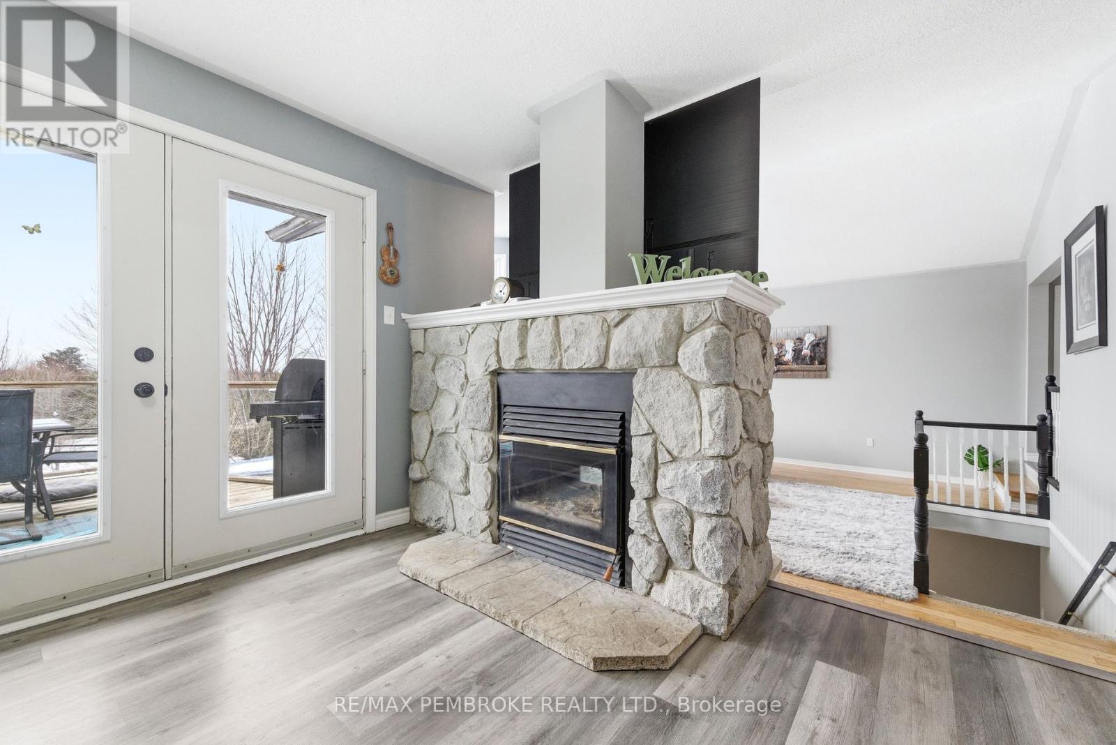 56 Robertson Drive, Whitewater Region, Ontario  K0J 1C0 - Photo 18 - X12962636