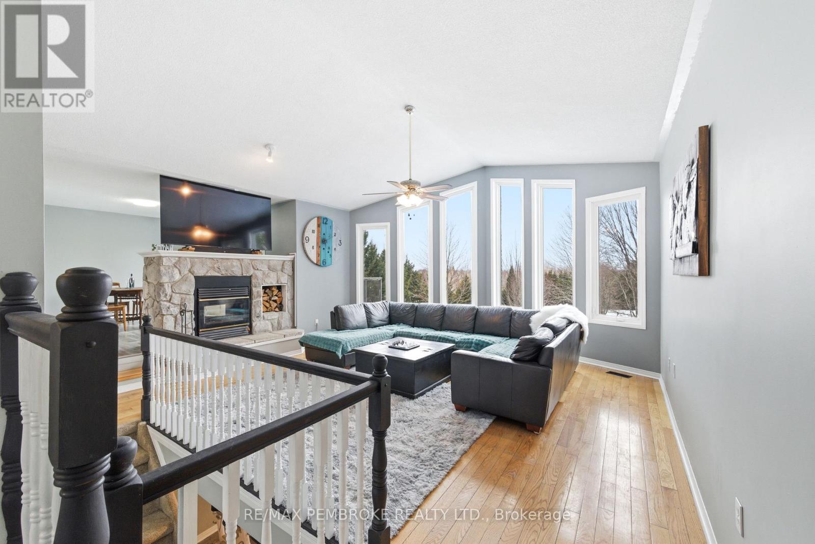 56 Robertson Drive, Whitewater Region, Ontario  K0J 1C0 - Photo 23 - X12962636