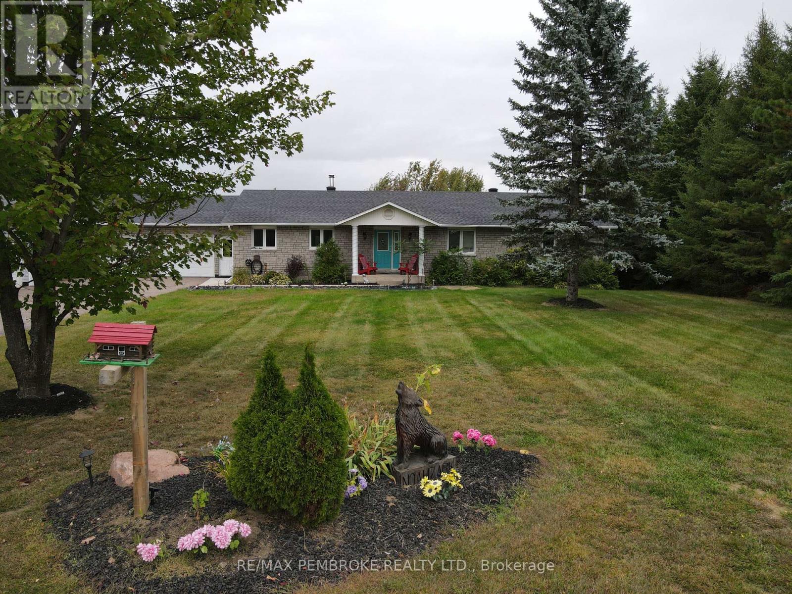 56 Robertson Drive, Whitewater Region, Ontario  K0J 1C0 - Photo 3 - X12962636