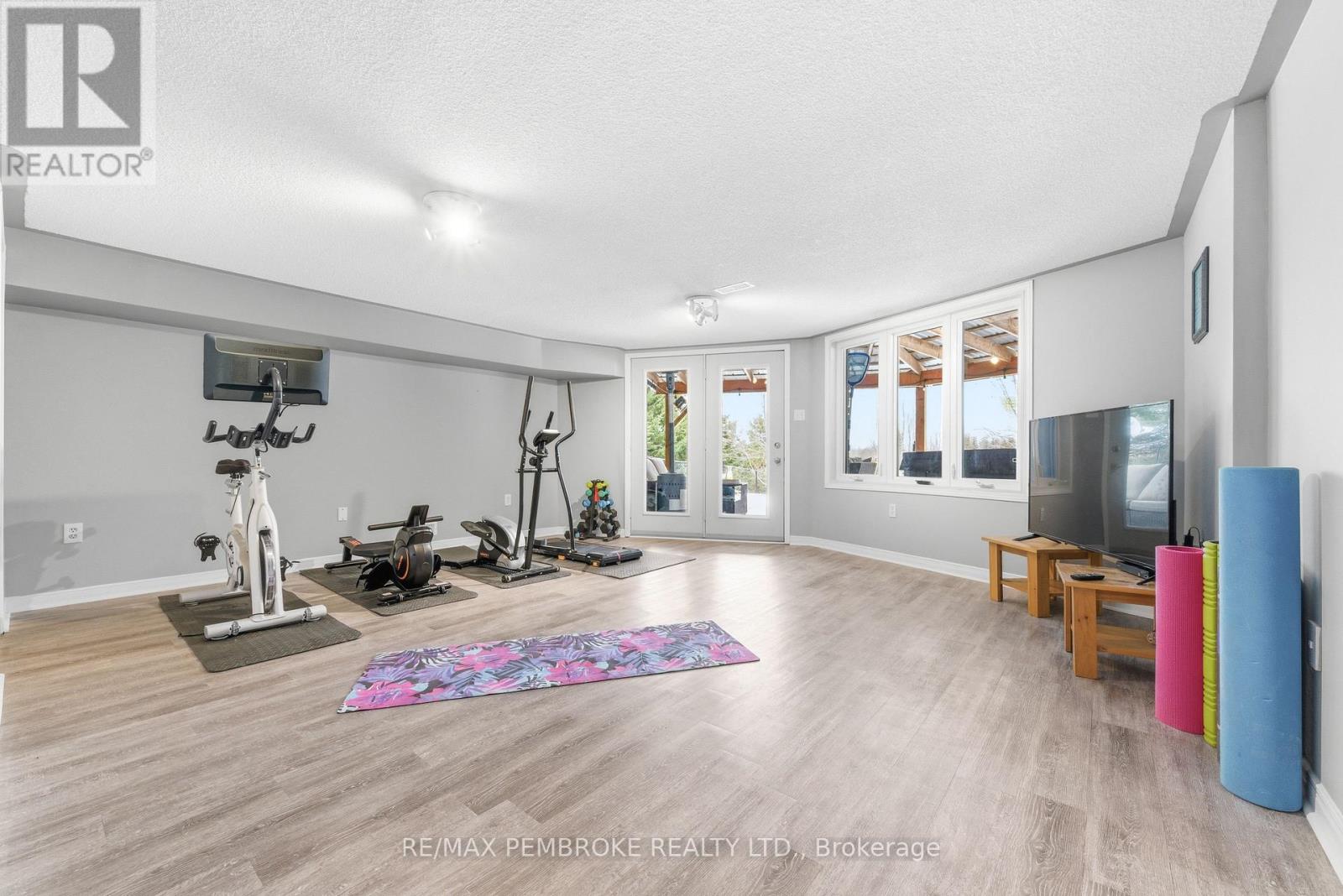 56 Robertson Drive, Whitewater Region, Ontario  K0J 1C0 - Photo 32 - X12962636