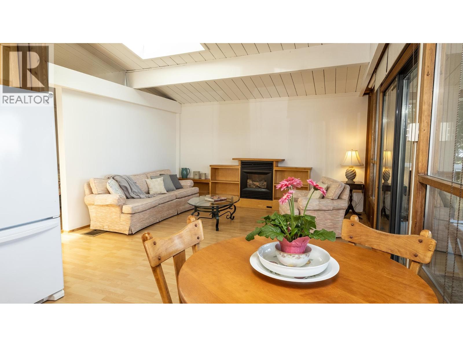 1618 Ocean Beach Esplanade, Gibsons, British Columbia  V0N 1V5 - Photo 10 - R3113049