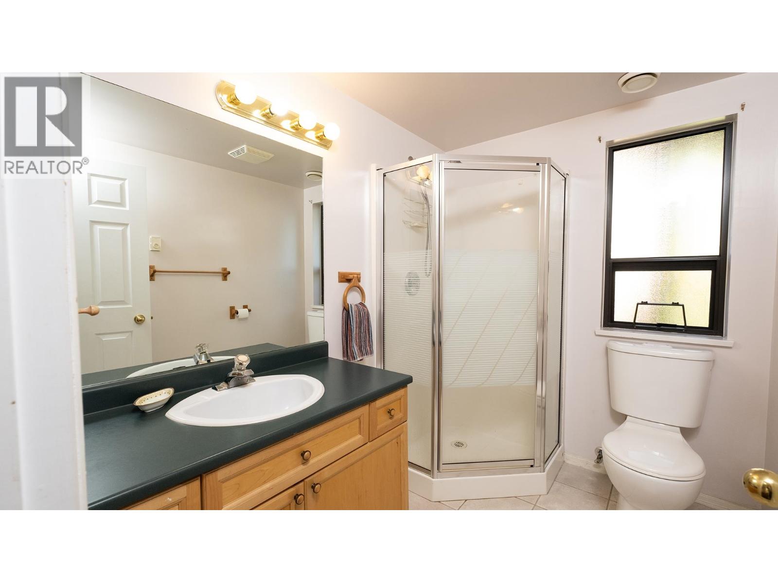 1618 Ocean Beach Esplanade, Gibsons, British Columbia  V0N 1V5 - Photo 17 - R3113049