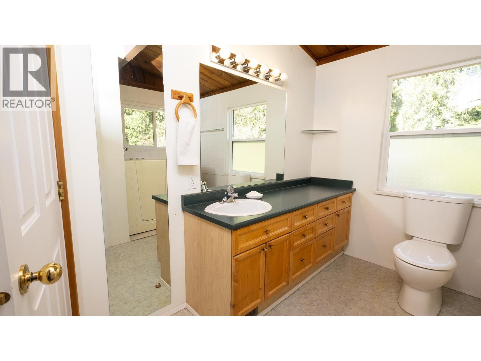 1618 Ocean Beach Esplanade, Gibsons, British Columbia  V0N 1V5 - Photo 18 - R3113049