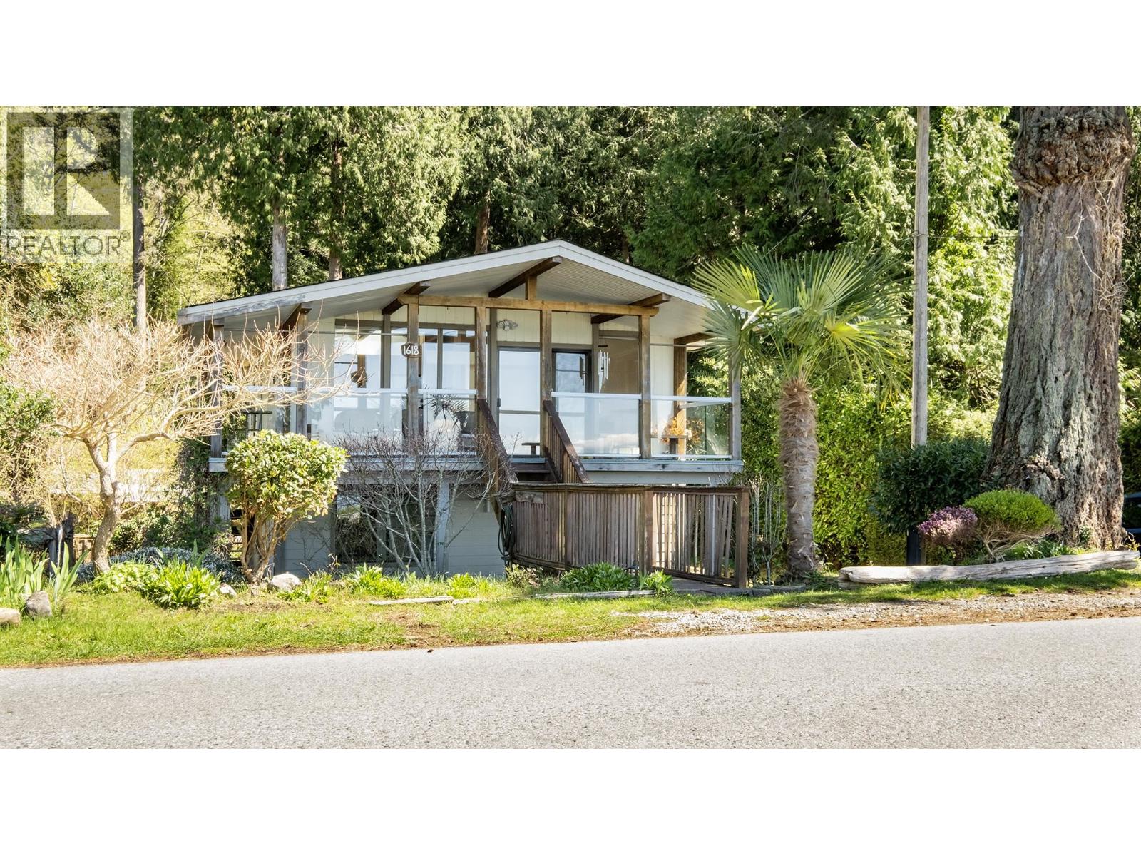 1618 Ocean Beach Esplanade, Gibsons, British Columbia  V0N 1V5 - Photo 23 - R3113049