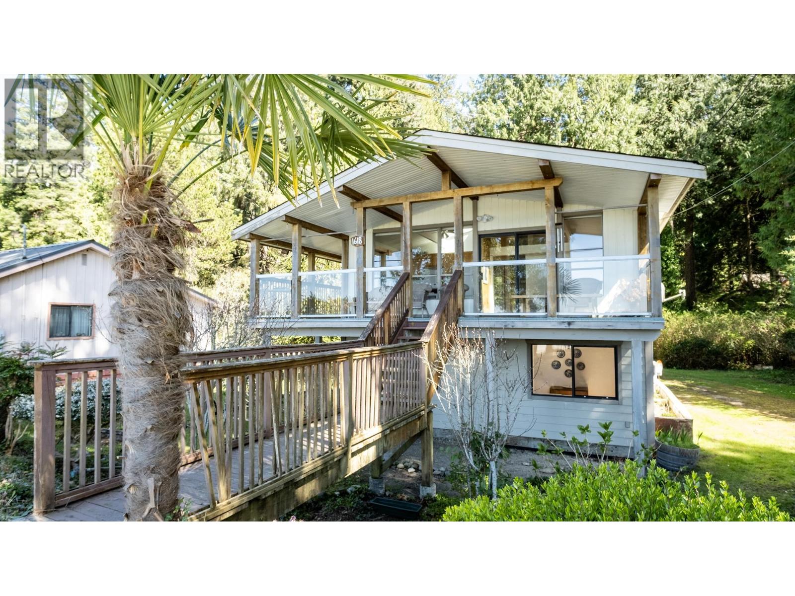 1618 Ocean Beach Esplanade, Gibsons, British Columbia  V0N 1V5 - Photo 3 - R3113049