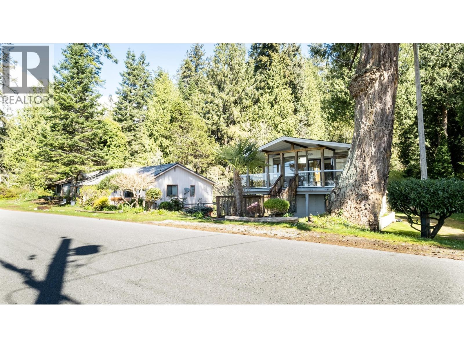 1618 Ocean Beach Esplanade, Gibsons, British Columbia  V0N 1V5 - Photo 33 - R3113049