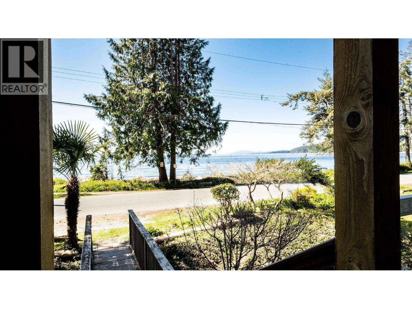 1618 Ocean Beach Esplanade, Gibsons, British Columbia  V0N 1V5 - Photo 4 - R3113049