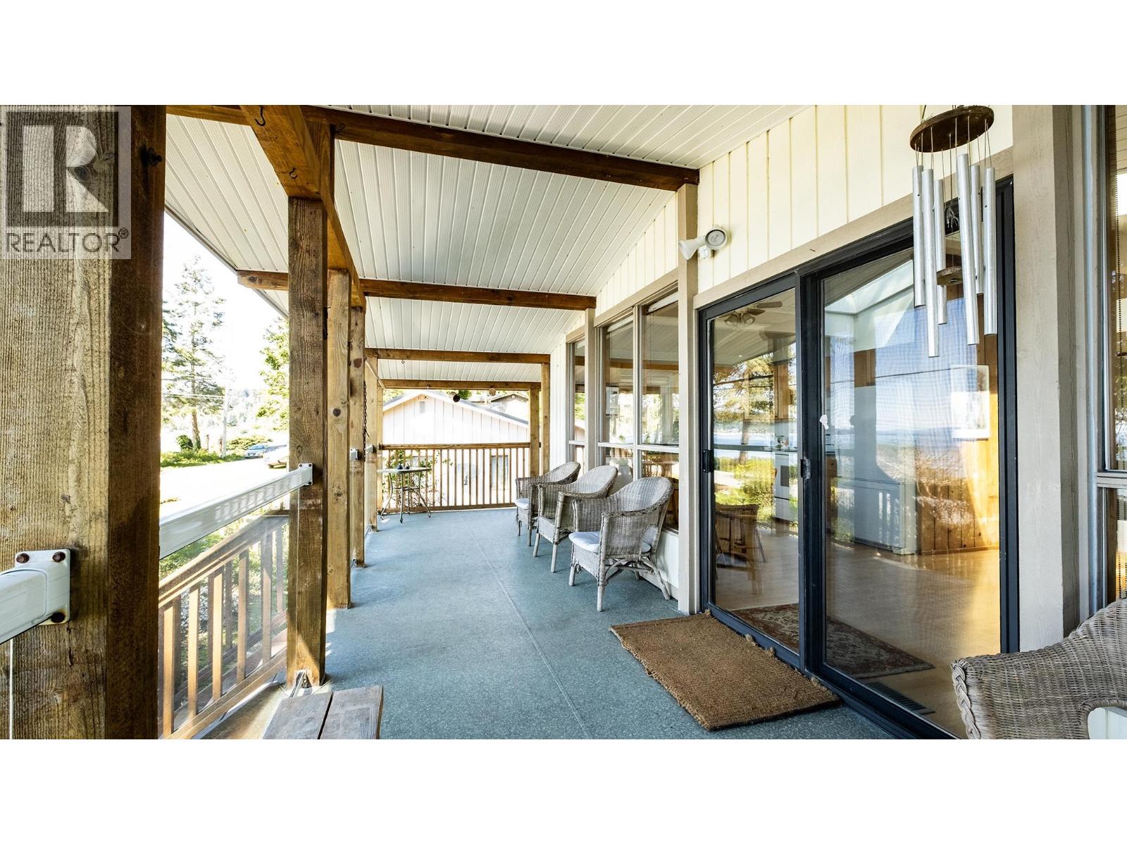 1618 Ocean Beach Esplanade, Gibsons, British Columbia  V0N 1V5 - Photo 5 - R3113049