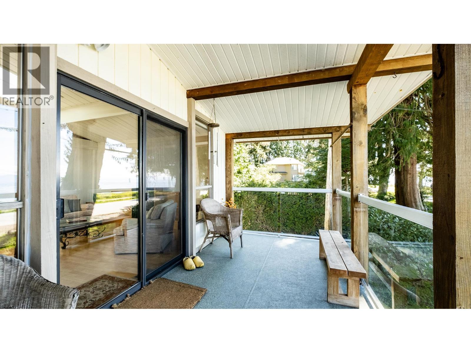 1618 Ocean Beach Esplanade, Gibsons, British Columbia  V0N 1V5 - Photo 7 - R3113049