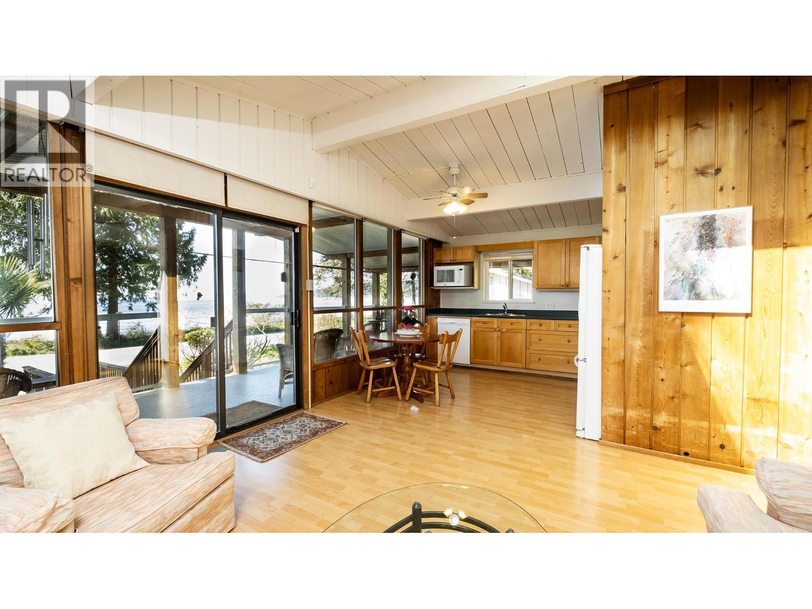 1618 Ocean Beach Esplanade, Gibsons, British Columbia  V0N 1V5 - Photo 9 - R3113049