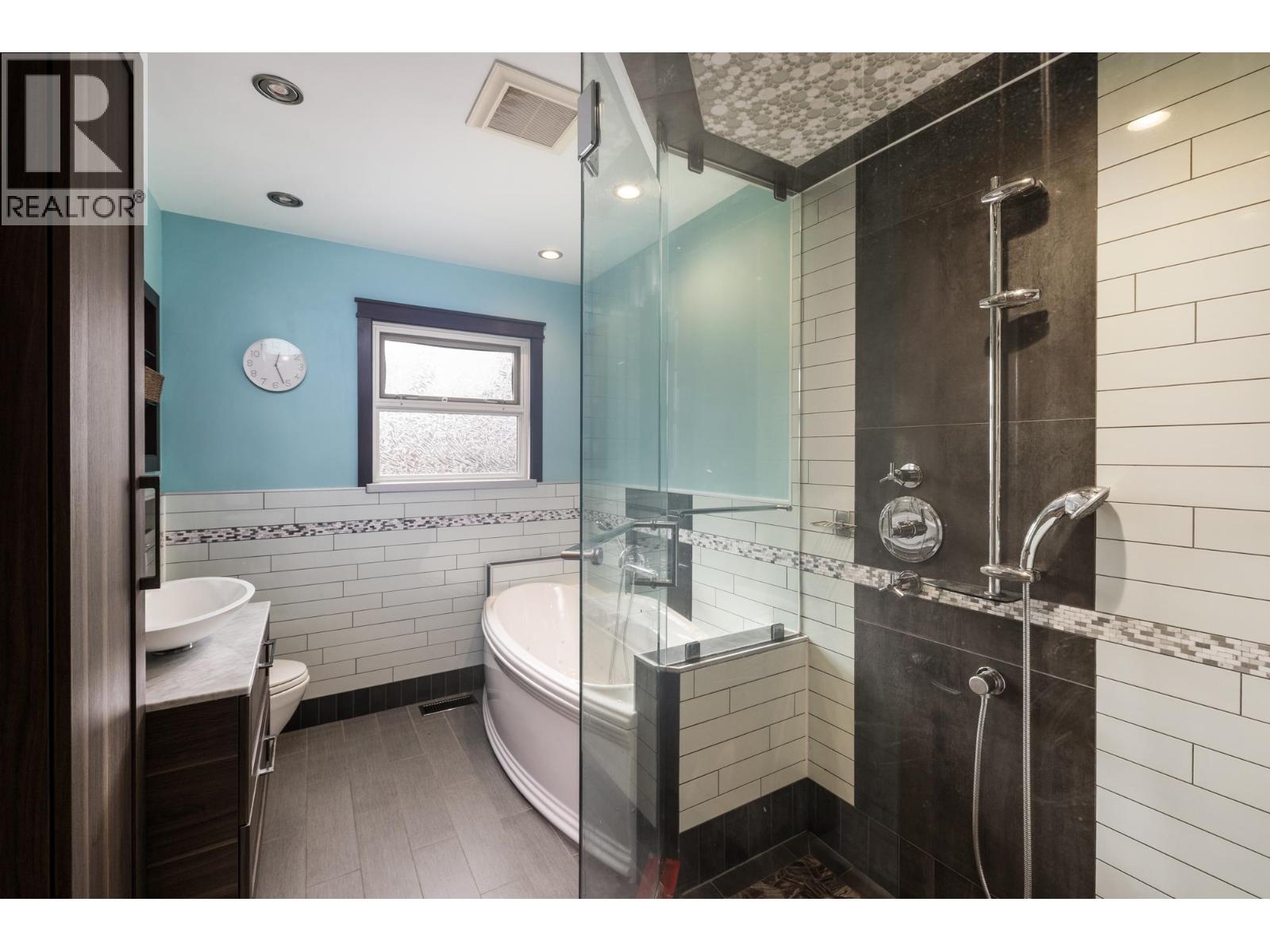 2041 Tompkins Crescent, North Vancouver, British Columbia  V7H 2C9 - Photo 16 - R3113061