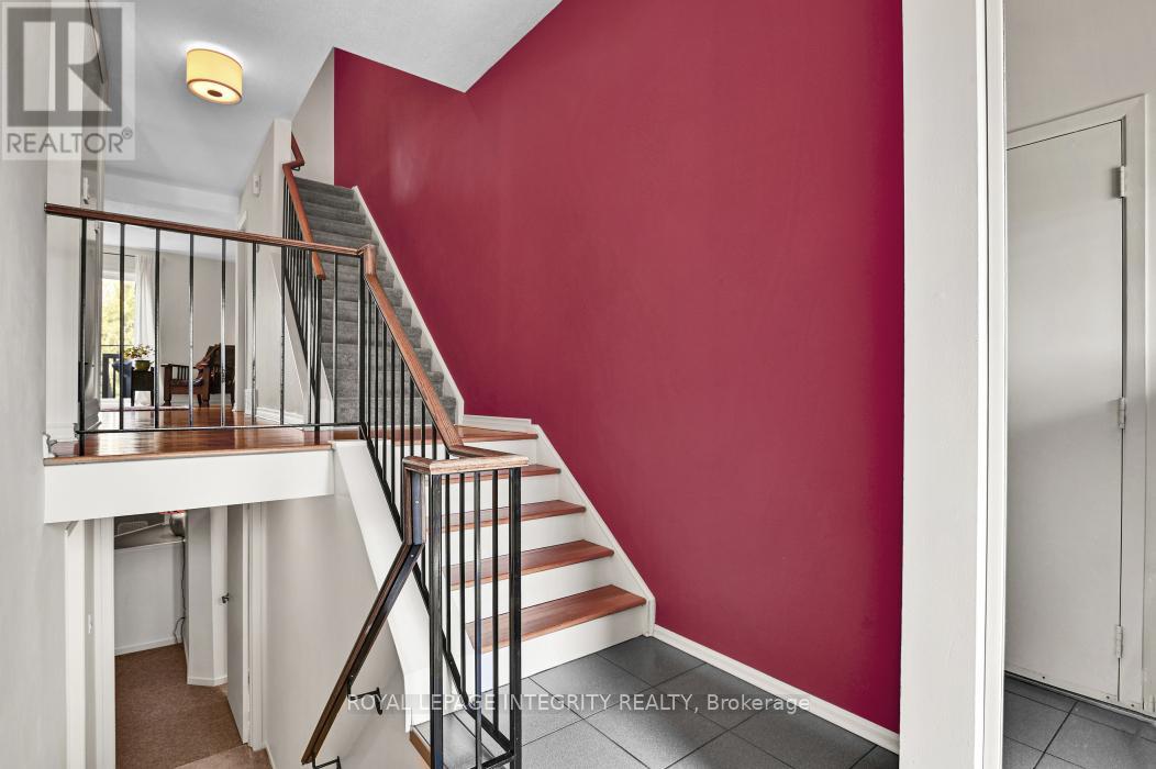 430 Sandhamn Private, Ottawa, Ontario  K1T 2Z1 - Photo 4 - X12968440