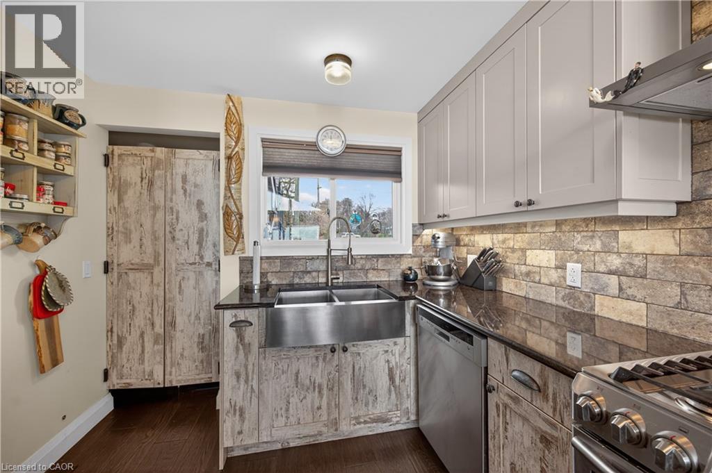 2023 Maple Boulevard, Port Dover, Ontario  N0A 1N2 - Photo 15 - 40813125