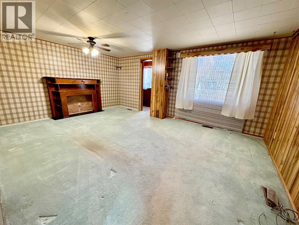 706 12 Street N, Lethbridge, Alberta  T1H 2H4 - Photo 3 - A2301077