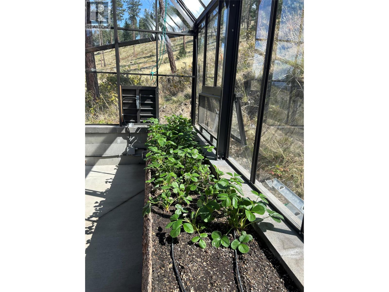 5715 Lakeshore Road, Kelowna, British Columbia  V1W 4J5 - Photo 3 - 10373169