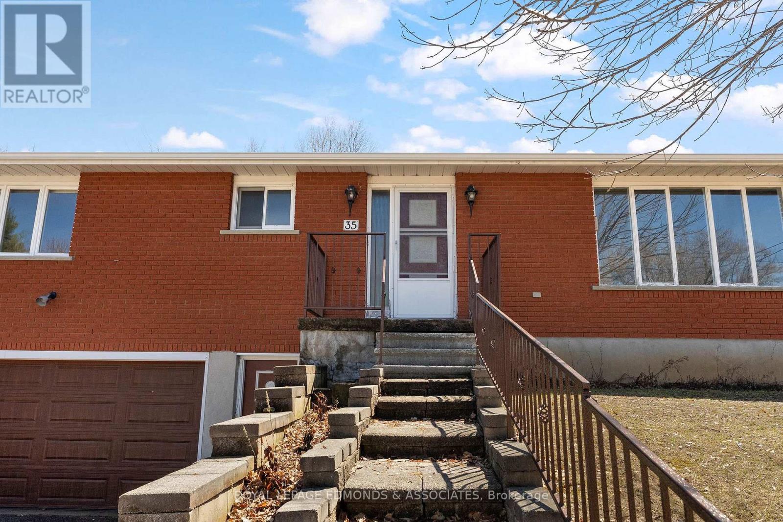 35 Harris Crescent, Whitewater Region, Ontario  K0J 1C0 - Photo 4 - X13015894