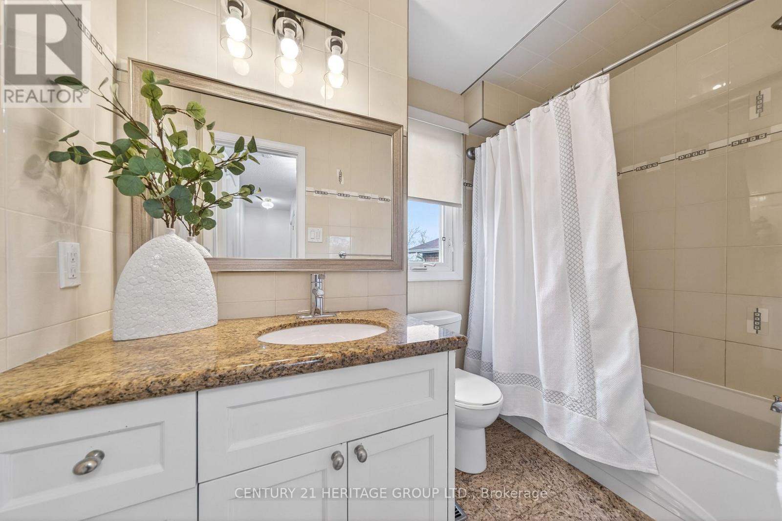 64 Coventry Court, Richmond Hill, Ontario  L4C 8B7 - Photo 19 - N13005826