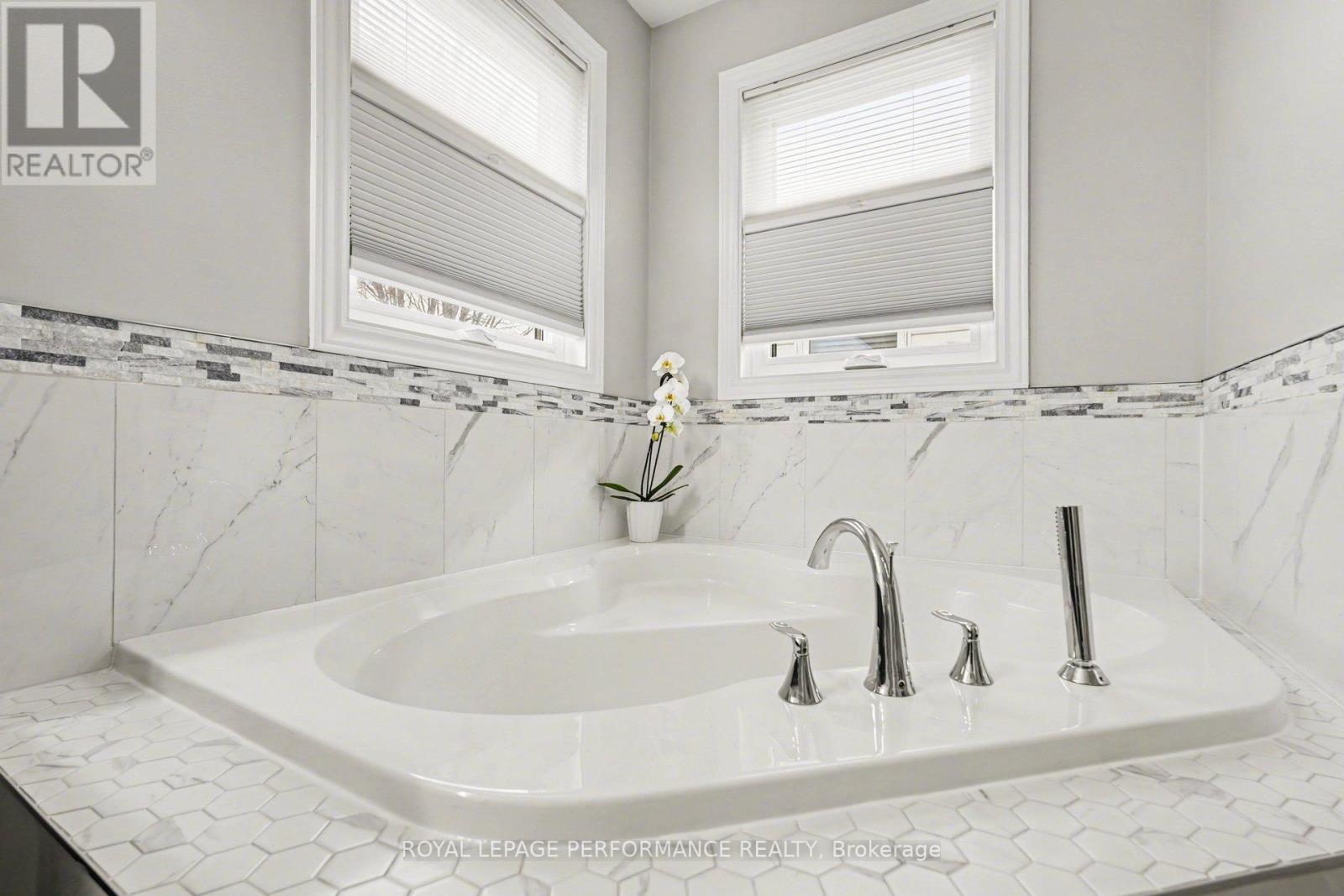 992 Ballantyne Drive, Ottawa, Ontario  K4A 4H4 - Photo 20 - X12963384