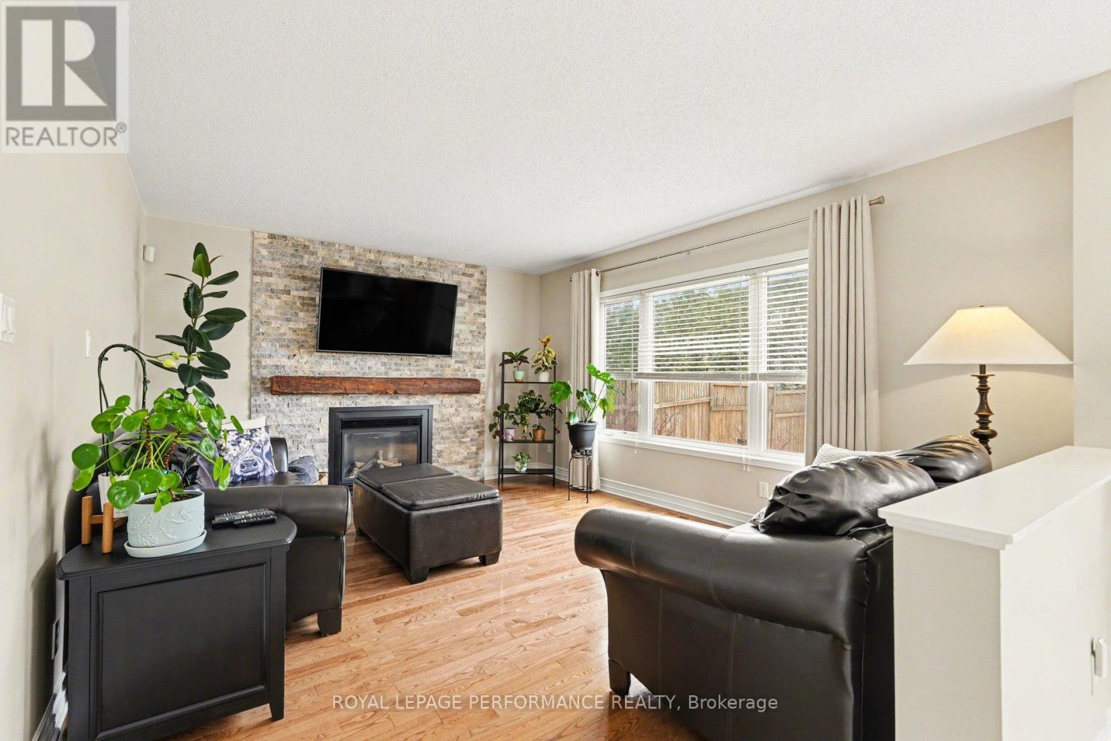 992 Ballantyne Drive, Ottawa, Ontario  K4A 4H4 - Photo 2 - X12963384