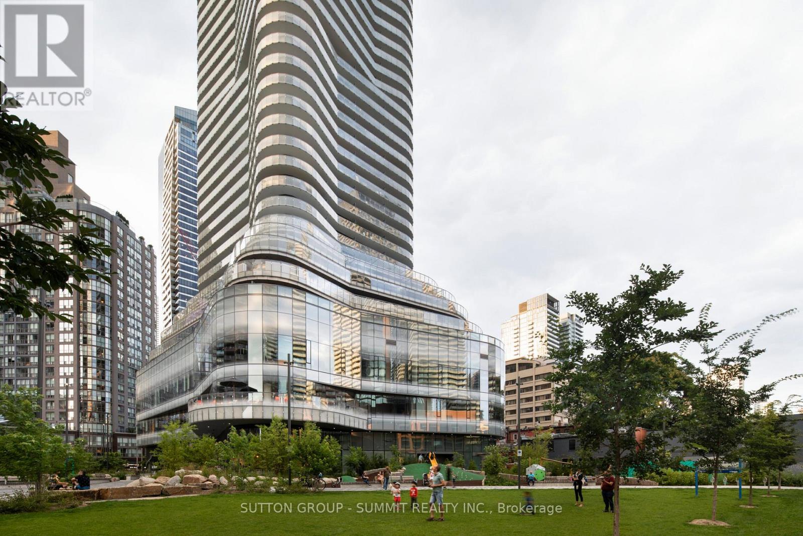 3006 - 11 Wellesley Street, Toronto, Ontario  M4Y 0G4 - Photo 1 - C13015876