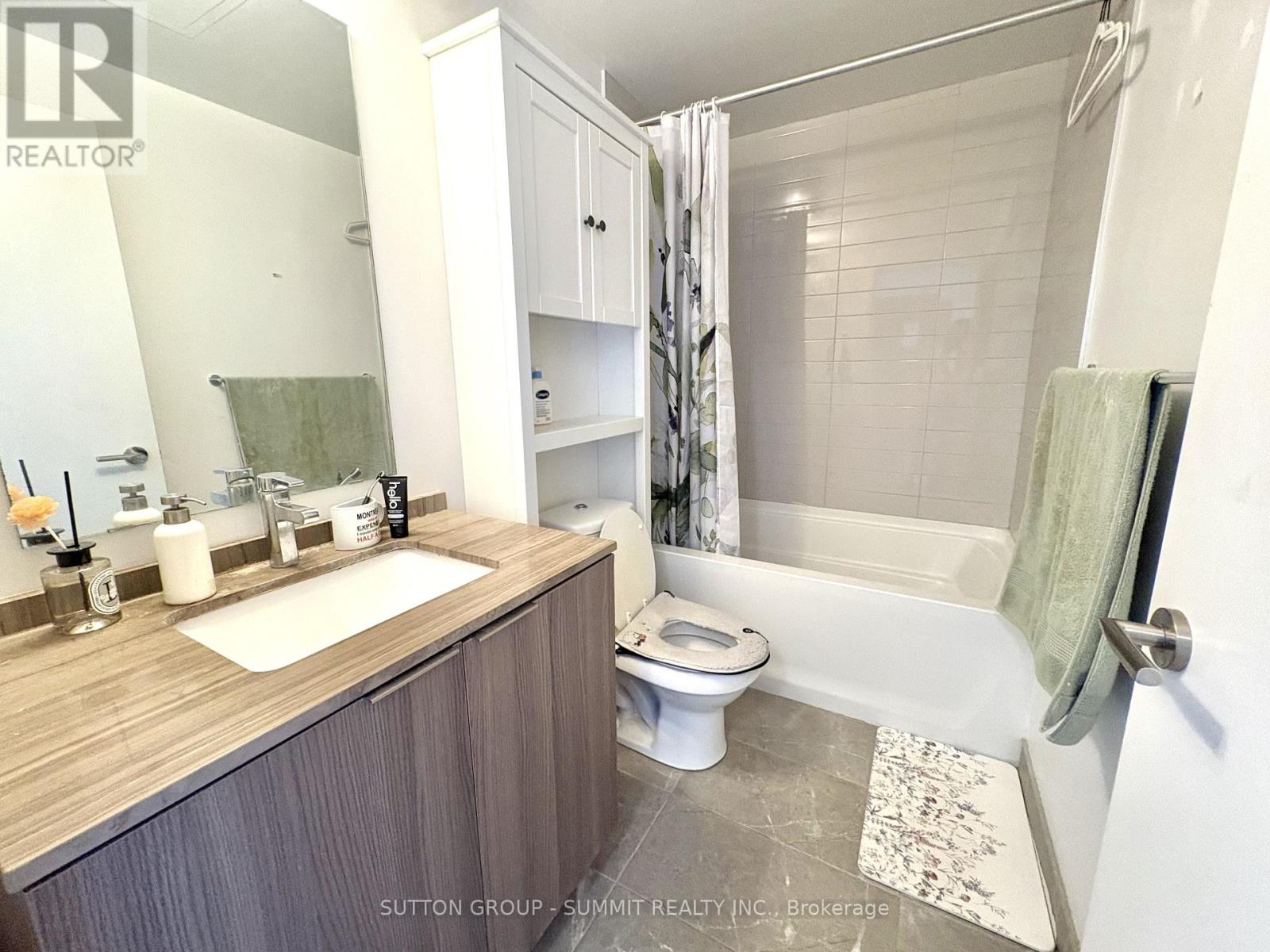 3006 - 11 Wellesley Street, Toronto, Ontario  M4Y 0G4 - Photo 18 - C13015876