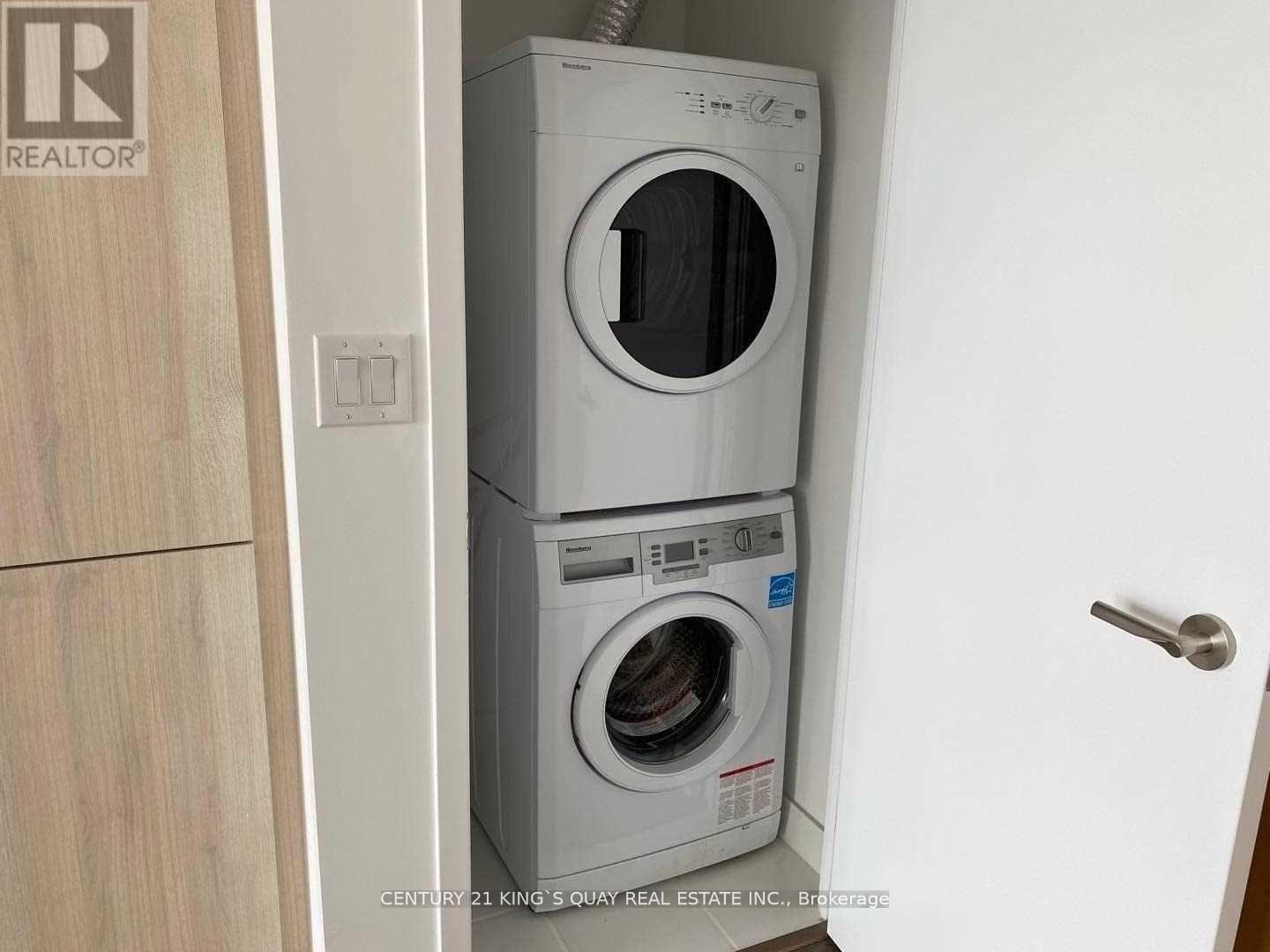 5101 - 11 Wellesley Street W, Toronto, Ontario  M4Y 1E8 - Photo 3 - C13015944