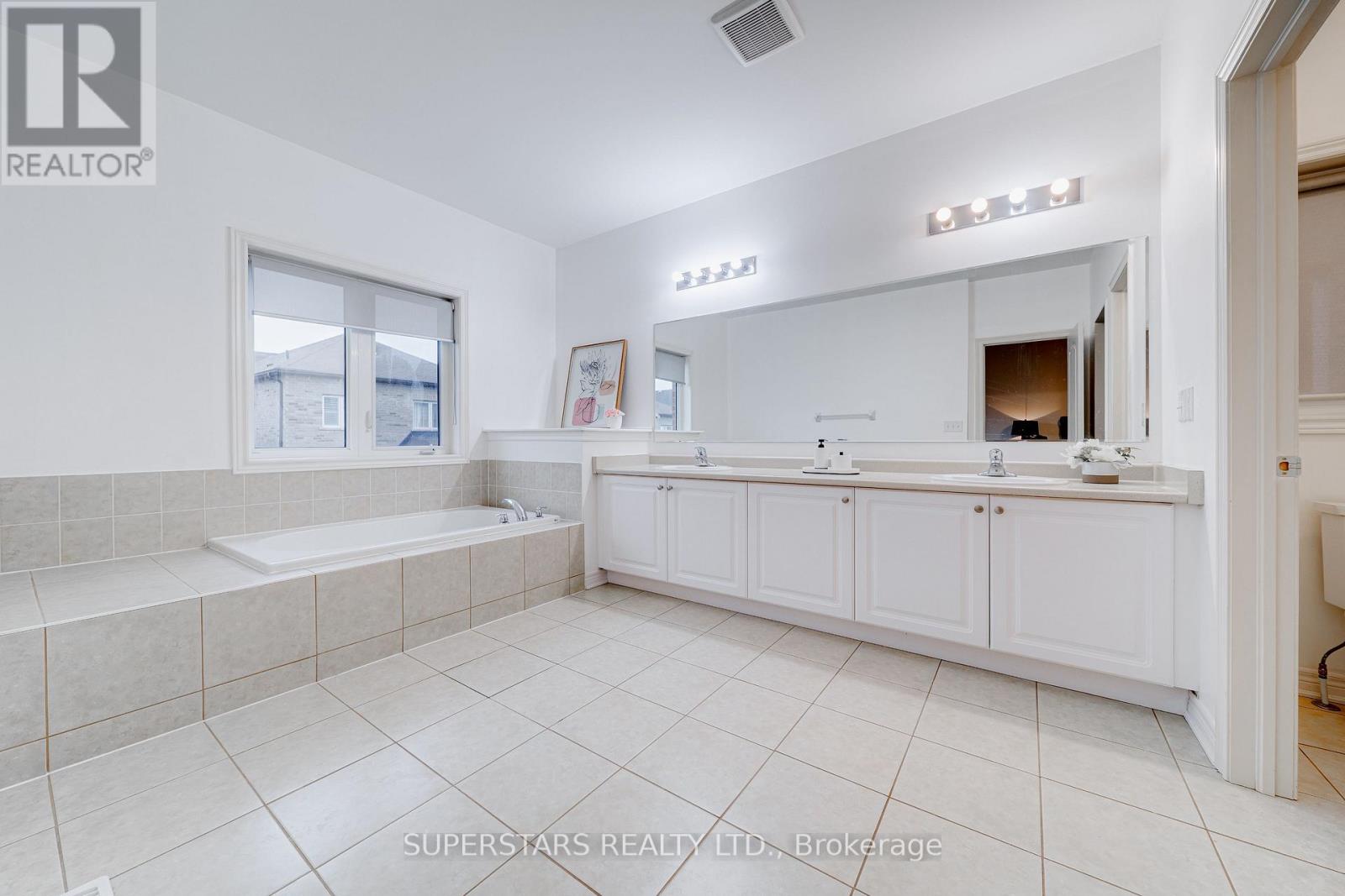 8 Kavanagh Avenue, East Gwillimbury, Ontario  L9N 0P6 - Photo 20 - N13015878