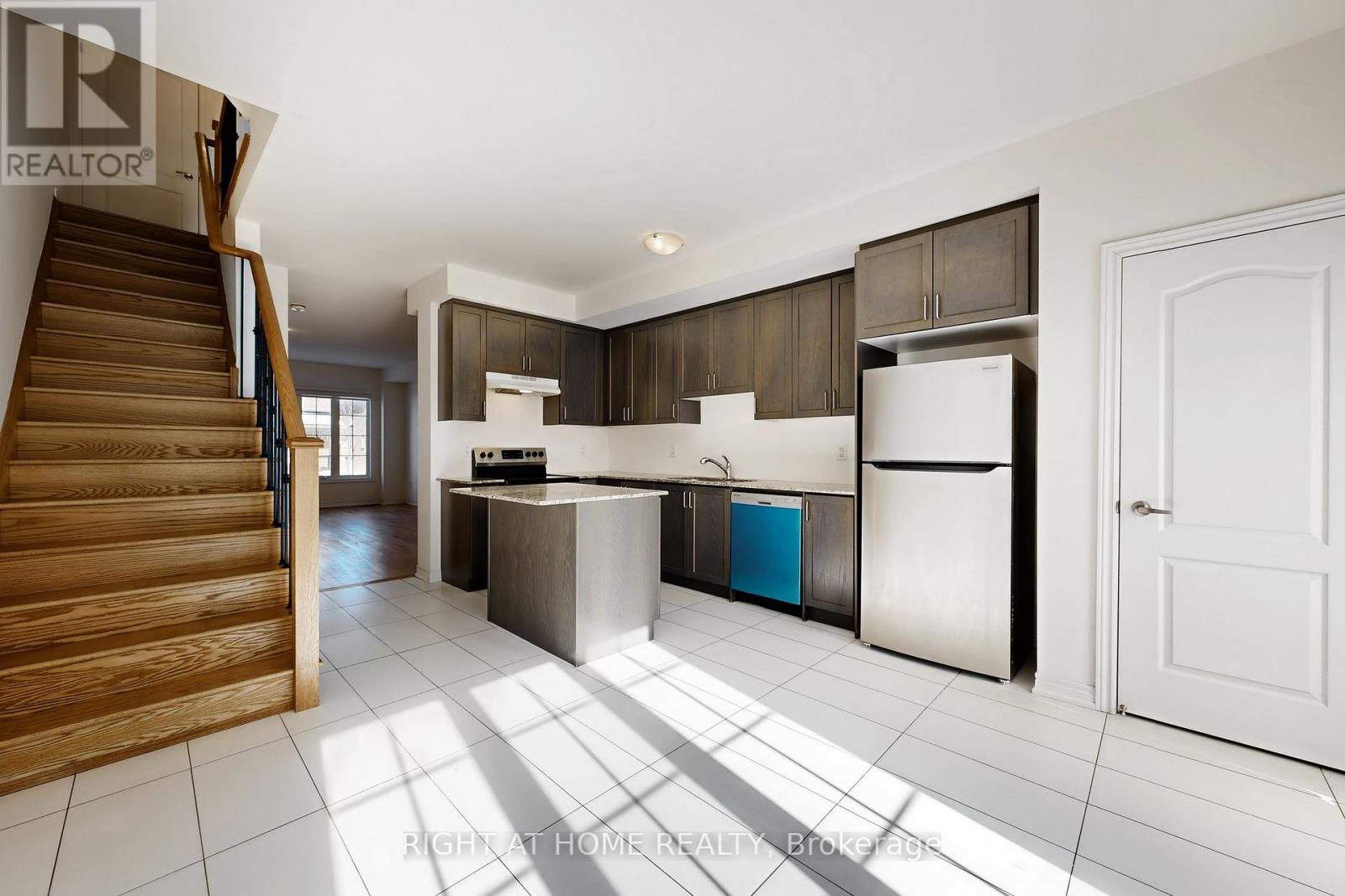 553 White's Hill Avenue, Markham, Ontario  L6B 0J8 - Photo 11 - N13015964