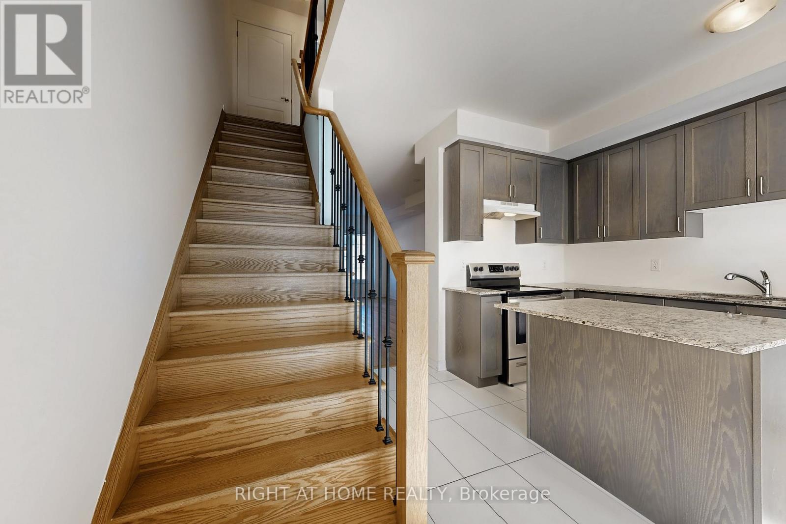 553 White's Hill Avenue, Markham, Ontario  L6B 0J8 - Photo 14 - N13015964