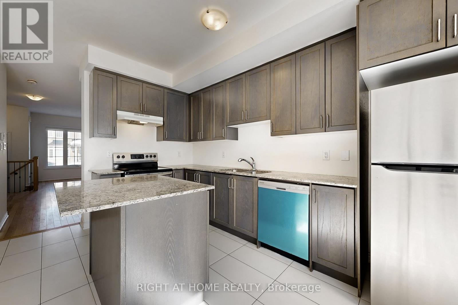 553 White's Hill Avenue, Markham, Ontario  L6B 0J8 - Photo 5 - N13015964